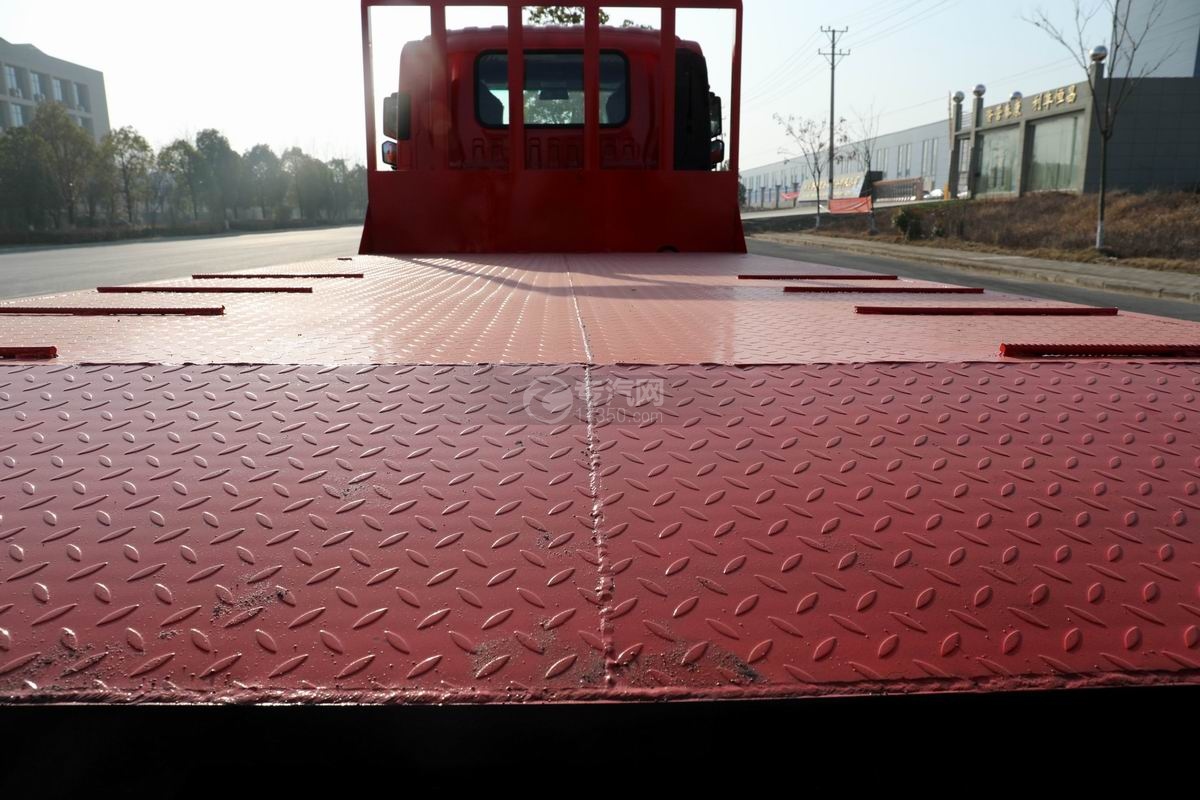大运祥龙国六排半4.1米轴距平板运输车上装平板