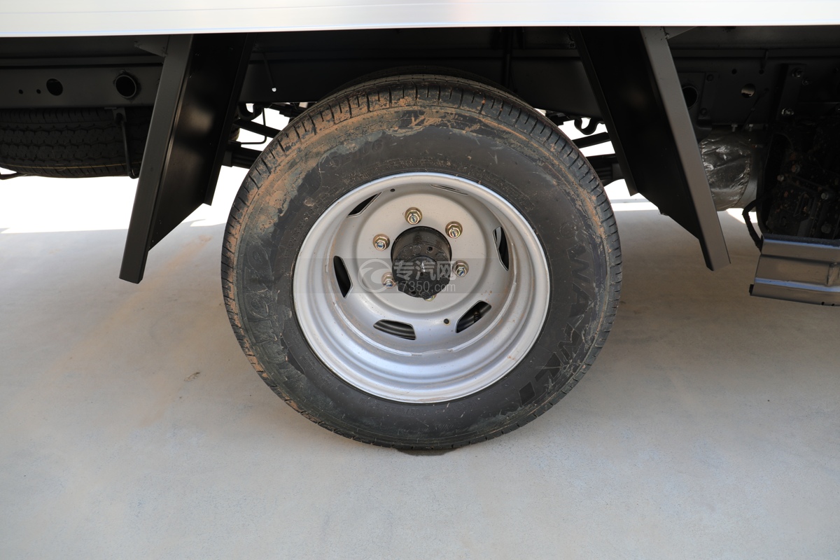 跃进福运S80国五3.55米冷藏车轮胎