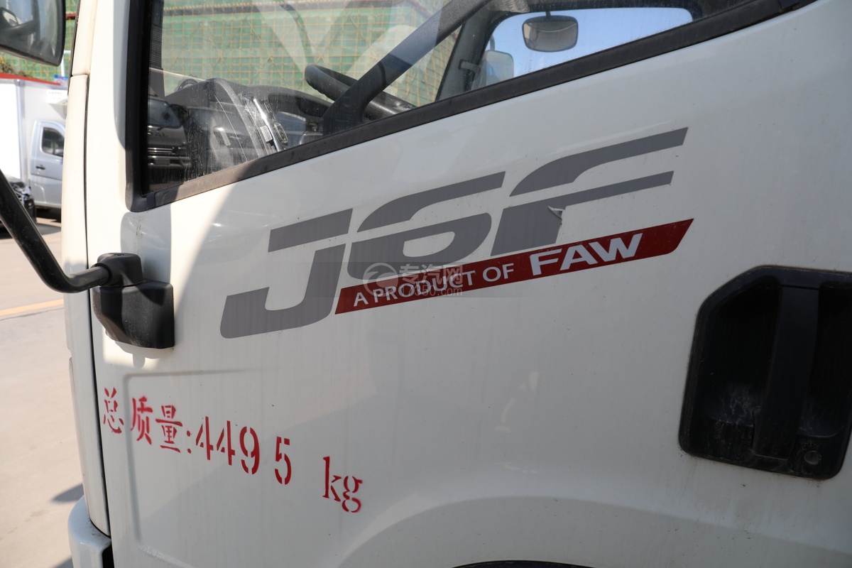 解放J6F国六4.05米易燃气体厢式运输车发动机