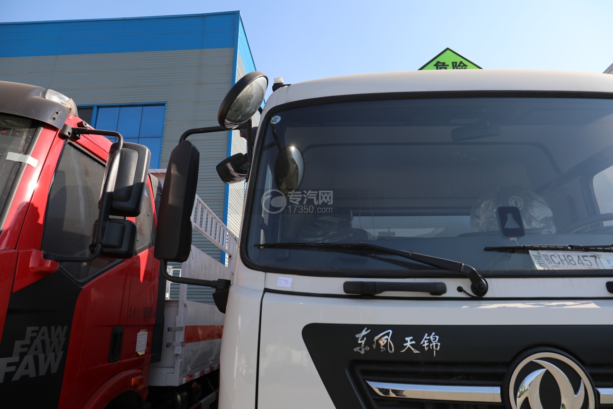 东风天锦KR国六7.5米杂项危险物品厢式运输车右后视镜