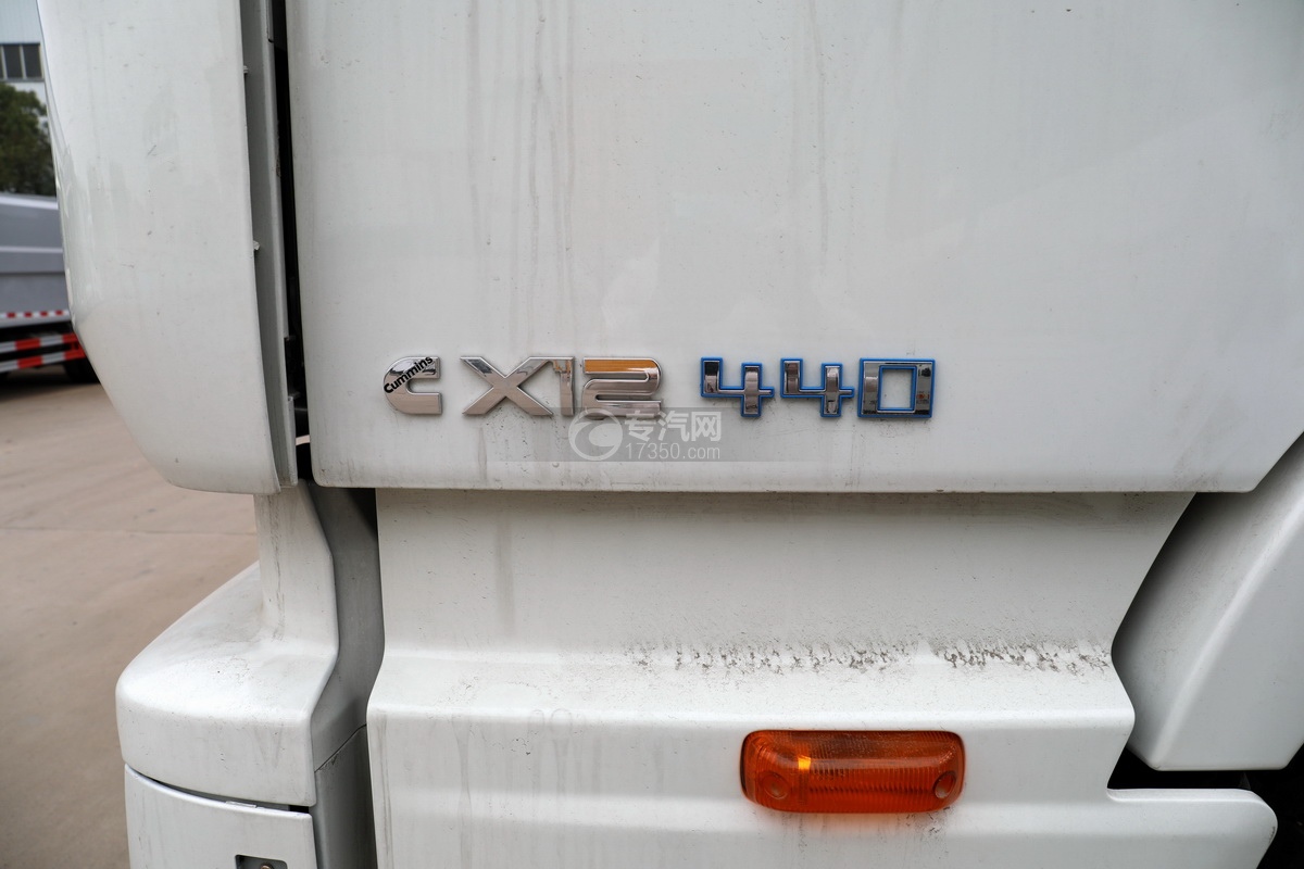 福田欧曼CX12前四后八国六铝合金厢式畜禽运输车细节