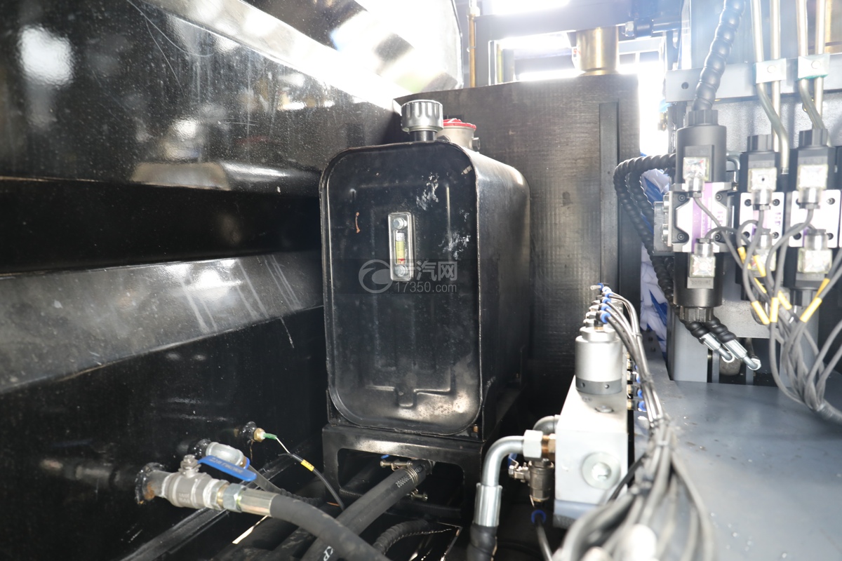 比亚迪T7纯电动护栏清洗车液压油箱
