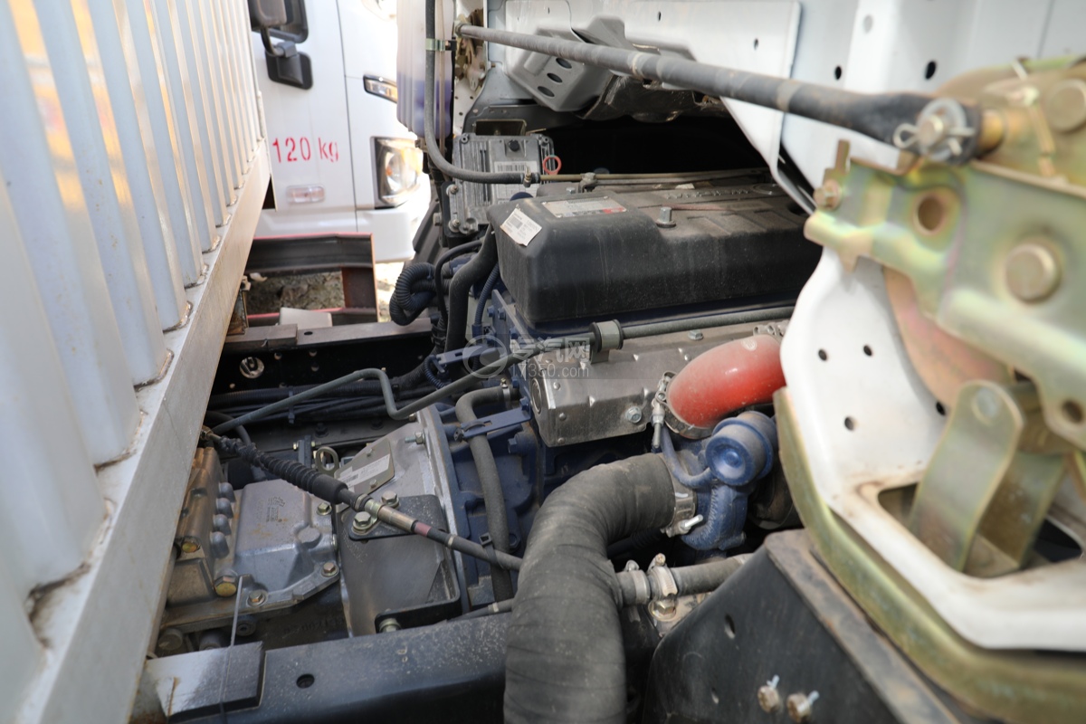 解放虎VN国六5.15米杂项危险物品厢式运输车发动机