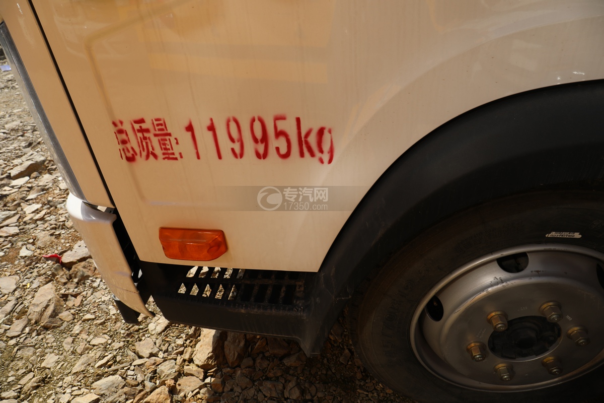 解放虎VN国六5.15米杂项危险物品厢式运输车转向灯