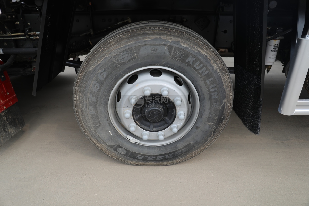 徐工汉风G7前四后八国六9.4米冷藏车轮胎