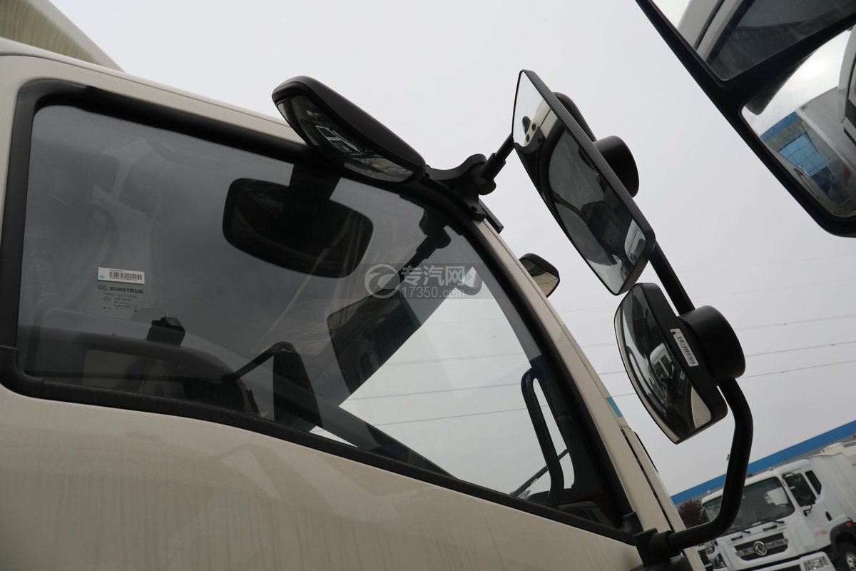 重汽豪沃G5X国六5.64米冷藏车地视镜