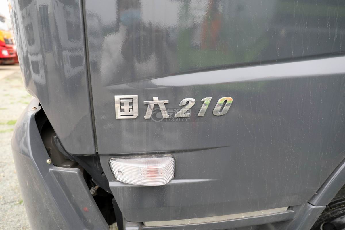 东风天锦VR国六210马力压缩式垃圾车外观细节