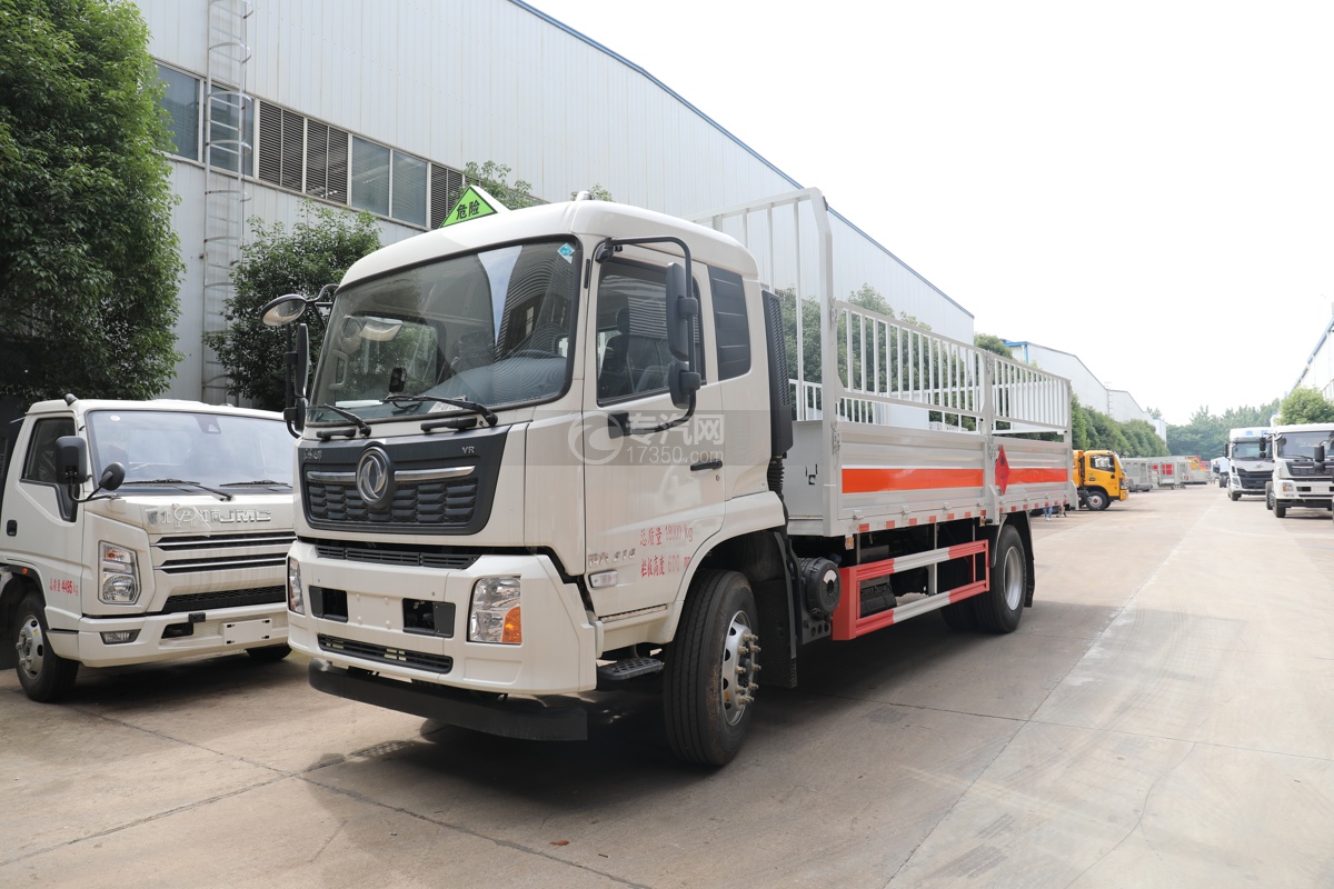 东风天锦VR国六6.8米气瓶运输车（仓栏式）左前图