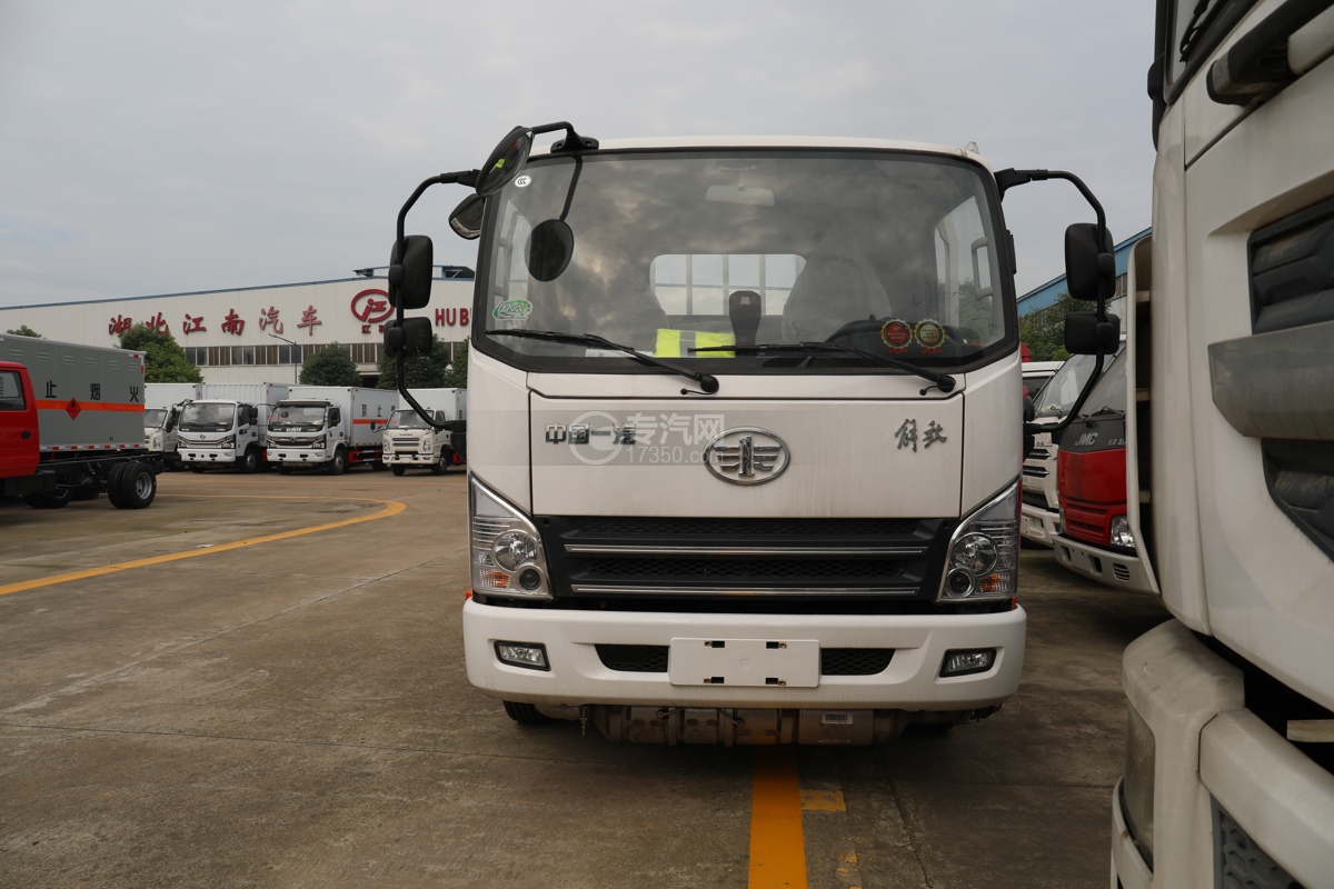 解放虎VN国六4.15米气瓶运输车（栏板式）车前图