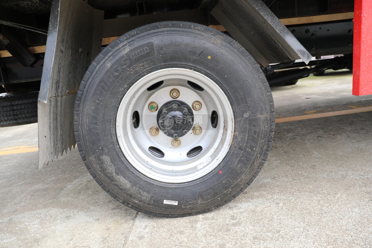 解放虎VN国六4.15米气瓶运输车（栏板式）轮胎