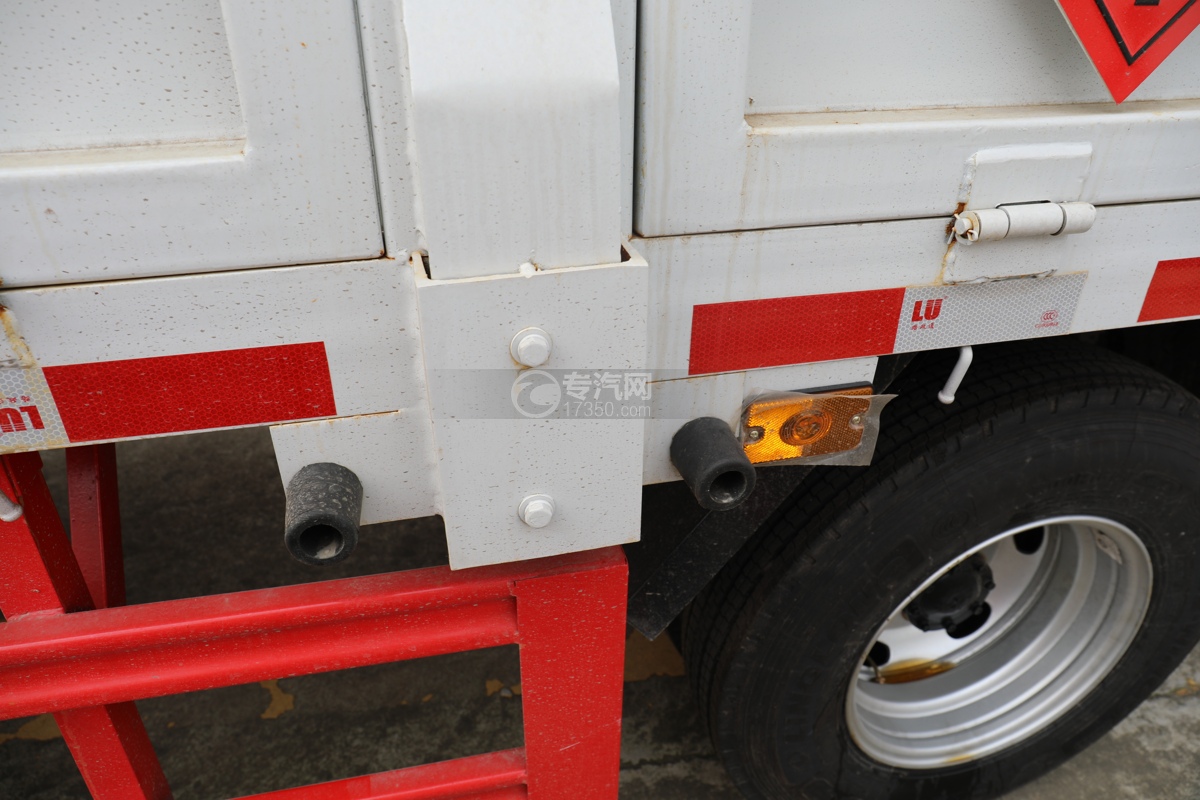 解放虎VN国六4.15米气瓶运输车（栏板式）减震块