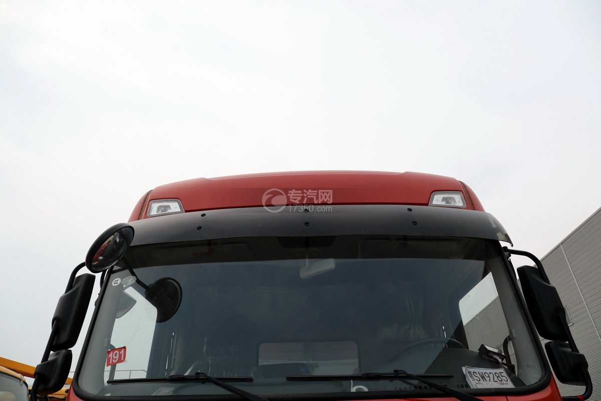 东风多利卡D9国六厢式畜禽运输车(红色)遮阳罩