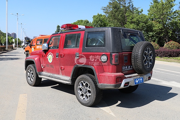 北京越野消防巡逻车侧后方图