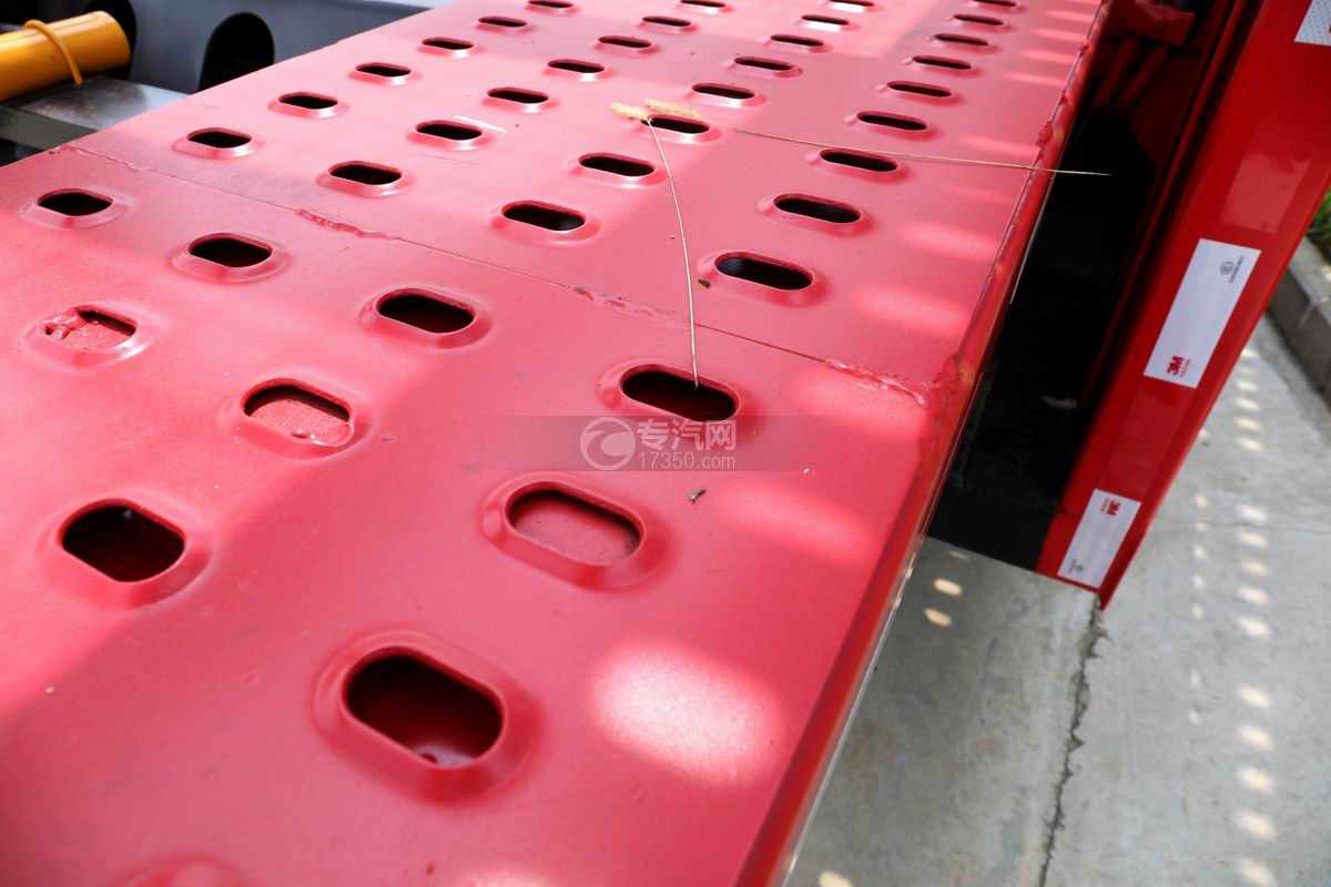 解放悍V2.0单桥国六车辆运输车(红色)板面细节