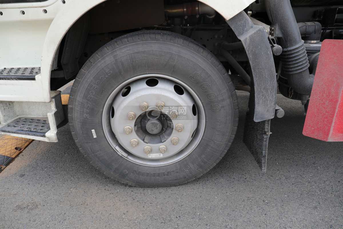 解放J6L国六10.9方鲜奶运输车轮胎