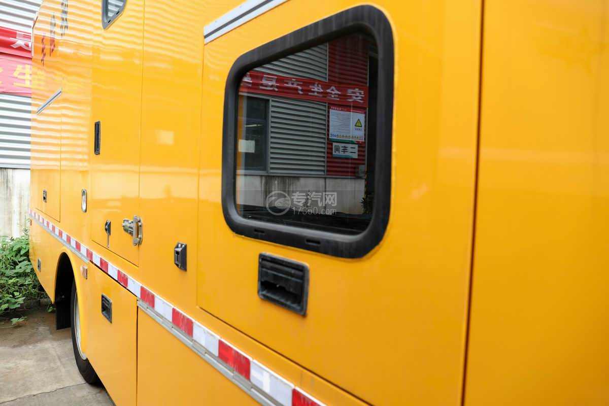 东风多利卡D7国六救险车上装箱体外观