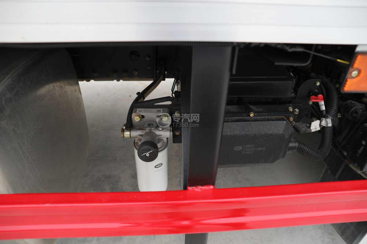 解放J6L精英版国六6.8米冷藏车滤芯