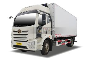 解放J6L精英版国六6.8米冷藏车