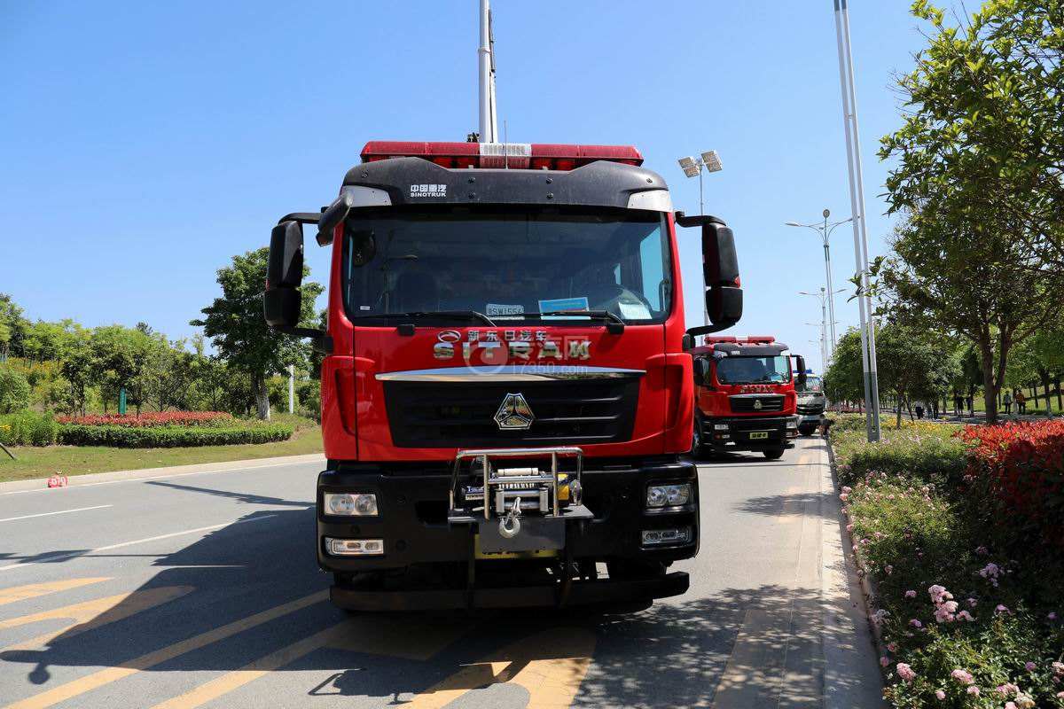 重汽汕德卡双排国六抢险救援消防车正前方图