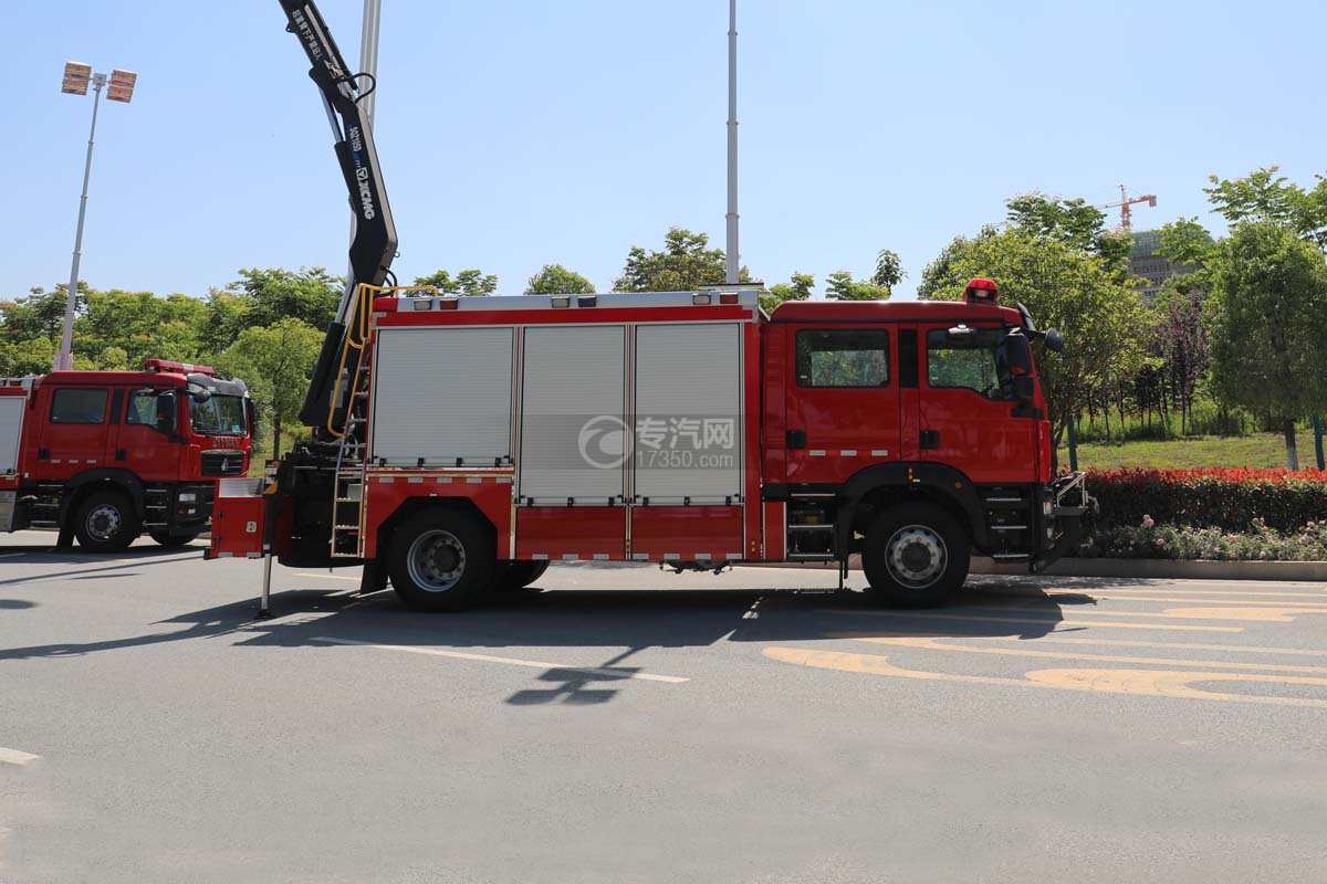 重汽汕德卡双排国六抢险救援消防车正侧面图