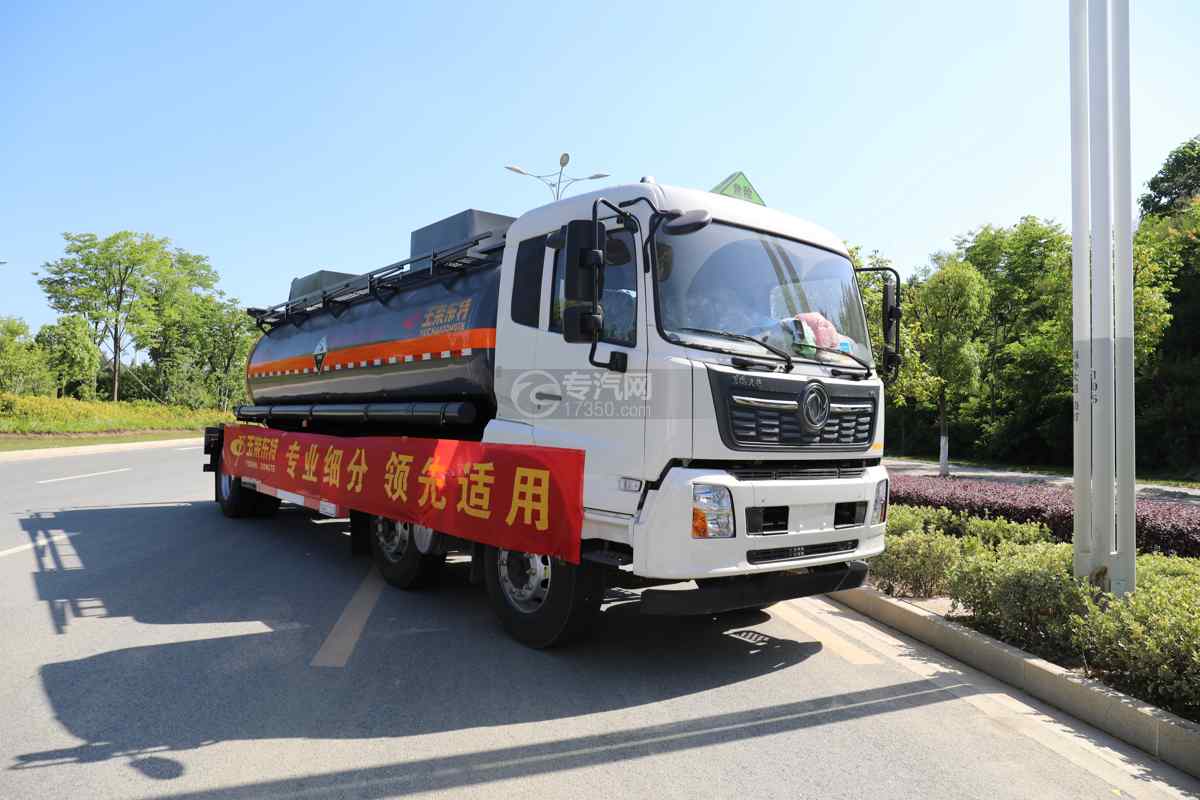 东风天锦VR小三轴国六14方腐蚀性物品罐式运输车右前图