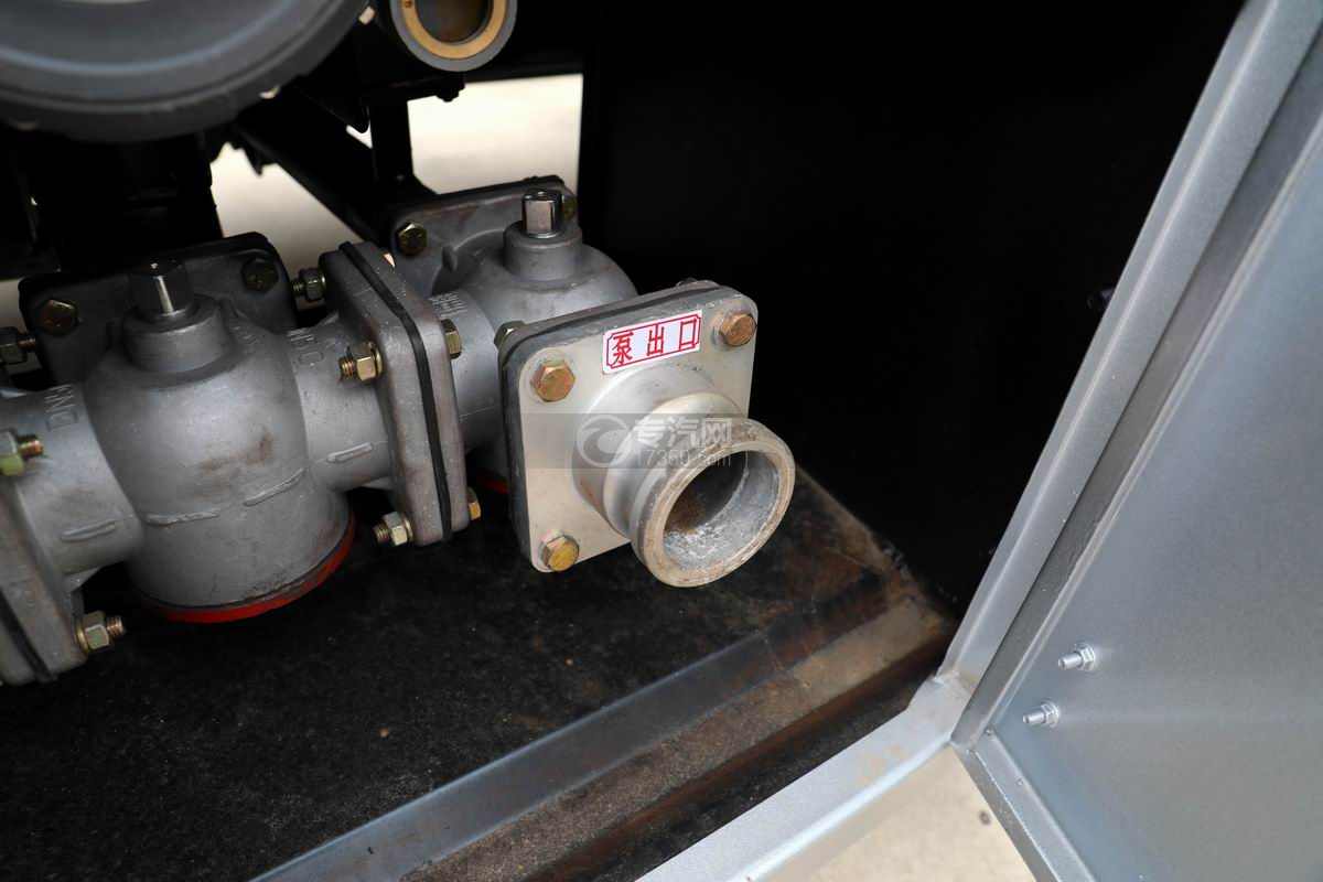东风多利卡D6国六5.2方加油车泵出口