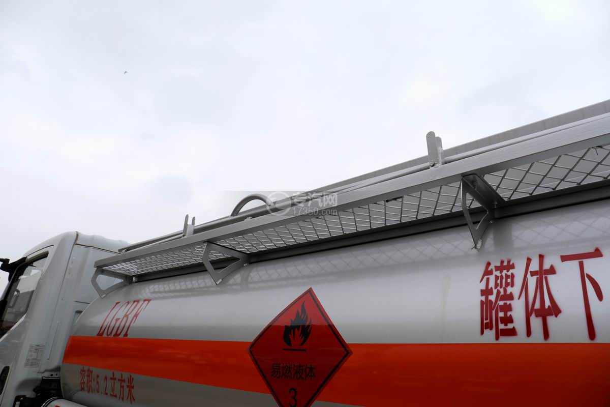 东风多利卡D6国六5.2方加油车安全护栏