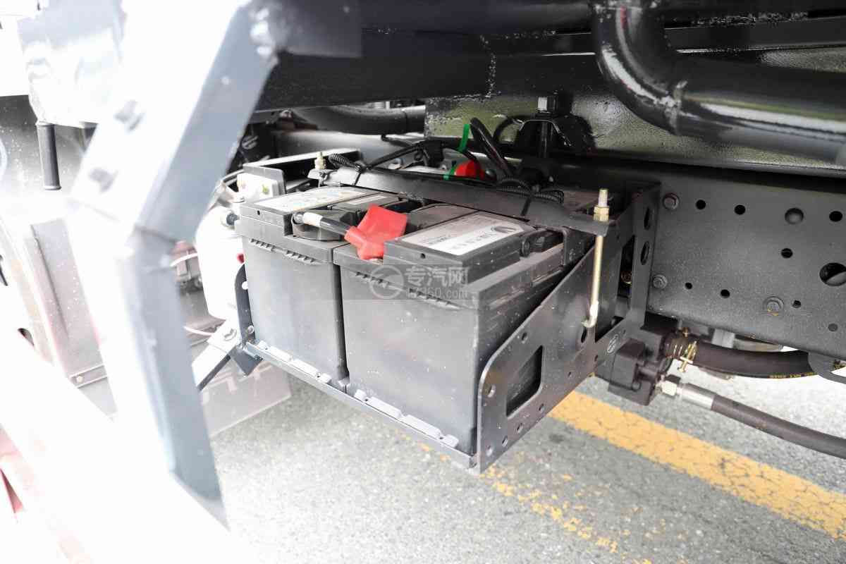 奥驰X2单排国六压缩式垃圾车蓄电池 