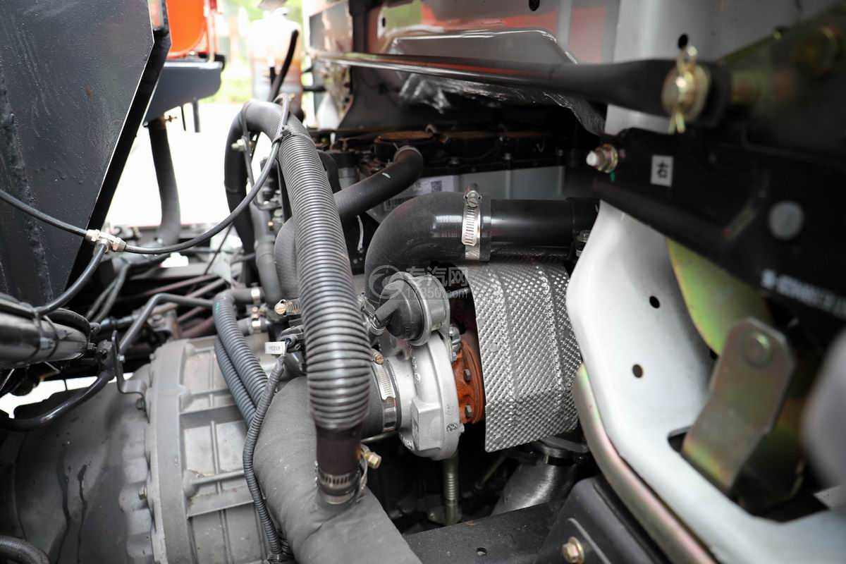 奥驰X2单排国六压缩式垃圾车发动机