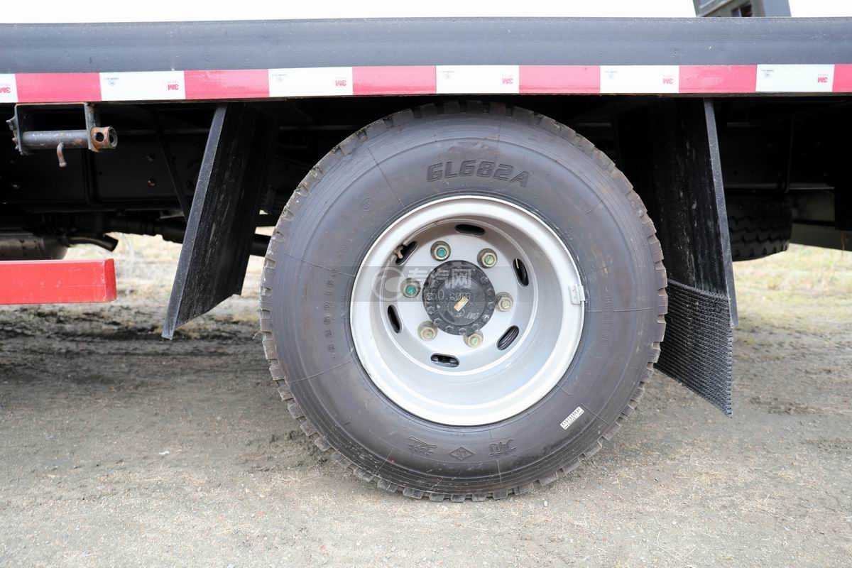 大运奥普力单排国六3.9米平板运输车轮胎