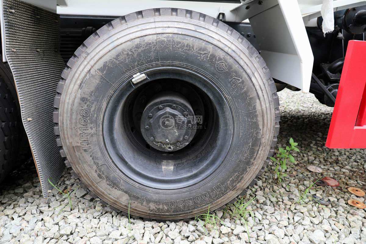 东风天龙KC前四后八国六27.2方粉粒物料运输车轮胎