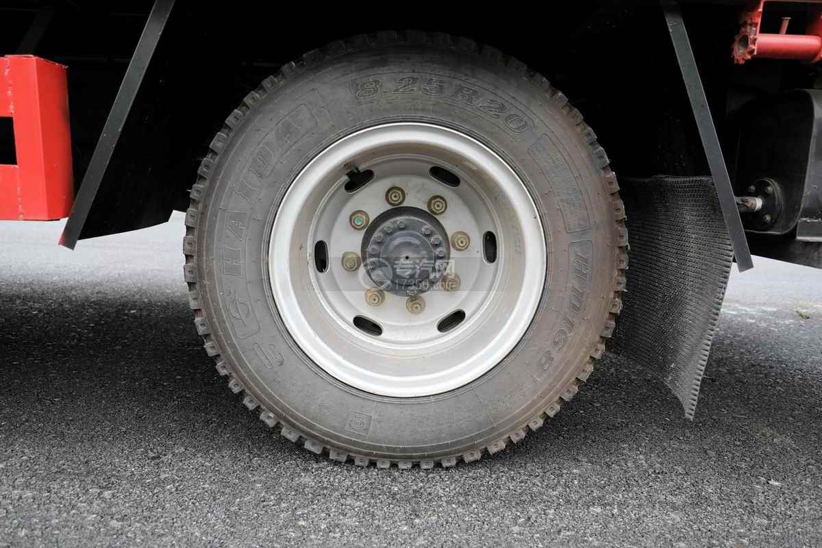 大运奥普力国六排半4.1米平板运输车轮胎