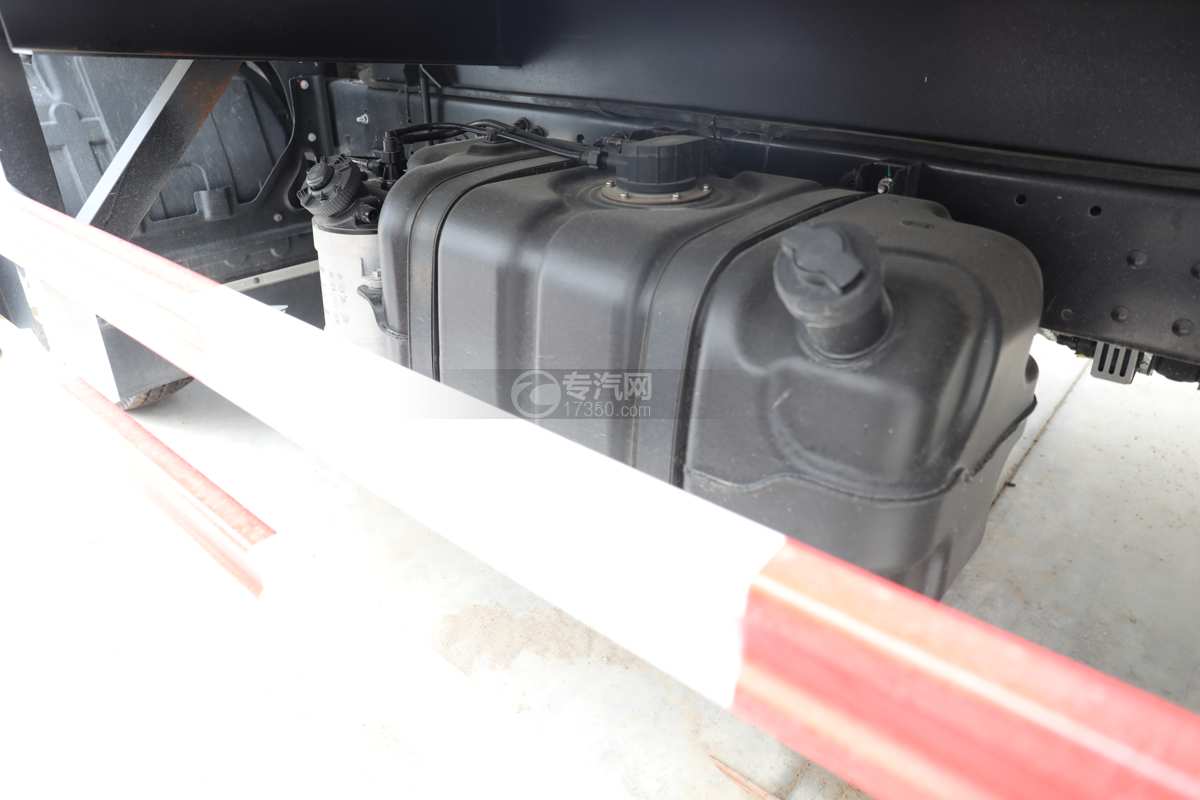 福田瑞沃领航5国六4.06米冷藏车油箱