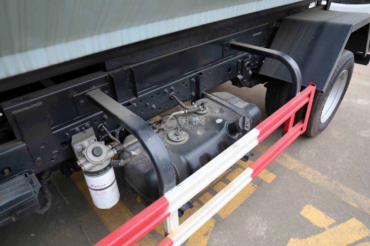 跃进福运S80单排国六自装卸式垃圾车油箱