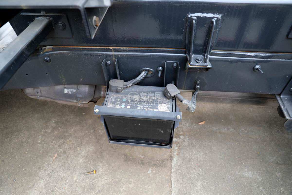 长安神骐T20国六车厢可卸式垃圾车蓄电池