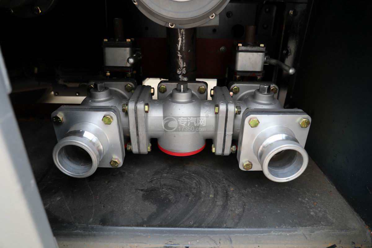 东风福瑞卡F6国六4.5方加油车泵进泵出