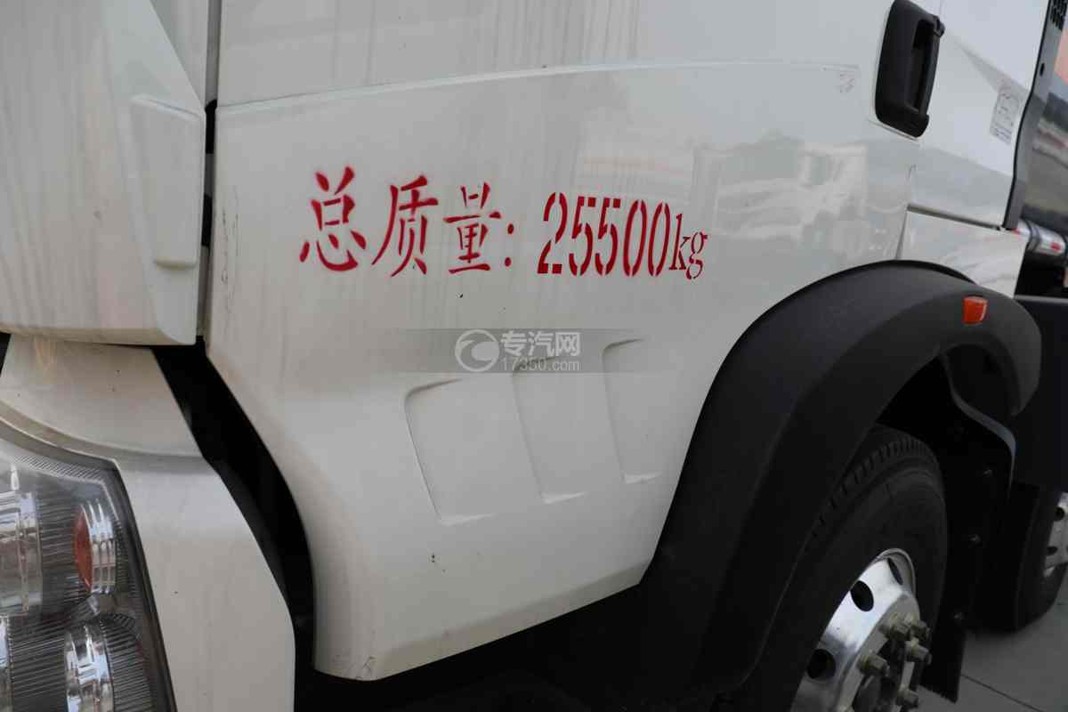重汽豪沃TX小三轴国六14.8方腐蚀性物品罐式运输车门标识