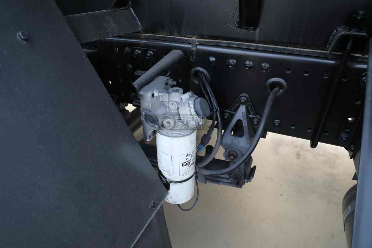 重汽豪沃TX小三轴国六14.8方腐蚀性物品罐式运输车滤芯