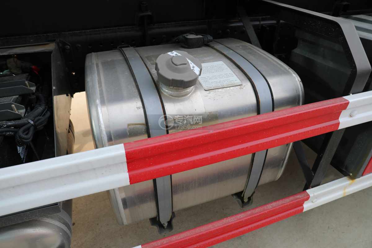 重汽豪沃TX国六9.4方腐蚀性物品罐式运输车油箱