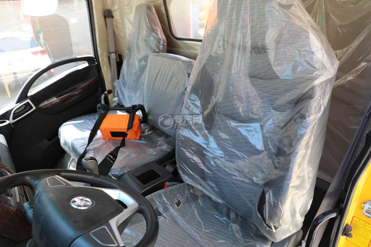大运新奥普力国六6.2方绿化综合养护车（树枝修剪车）座椅