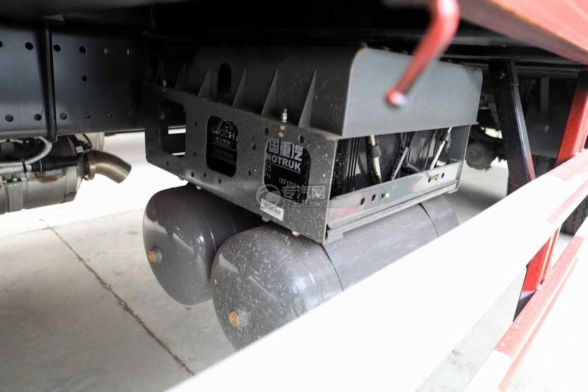 重汽豪沃N5W国六单桥平板运输车蓄电池