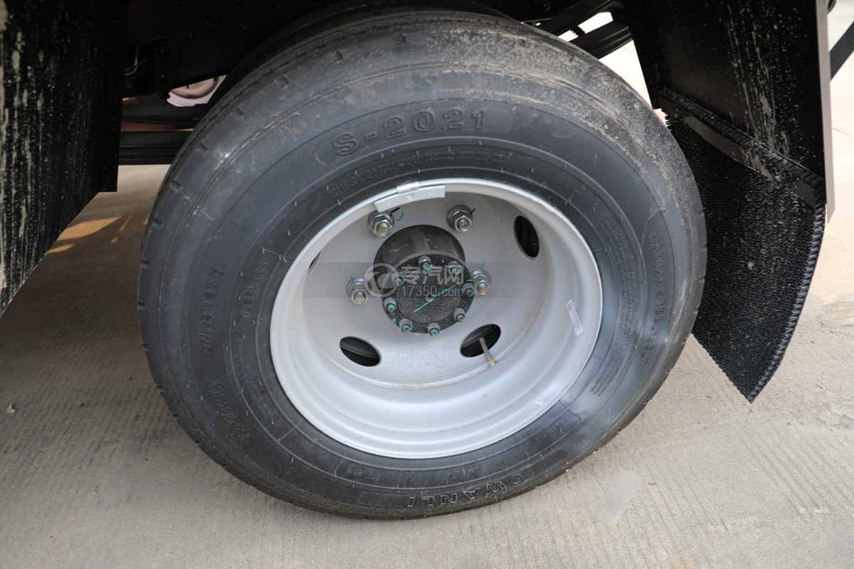 江淮骏铃V5国六4.1米气瓶运输车轮胎