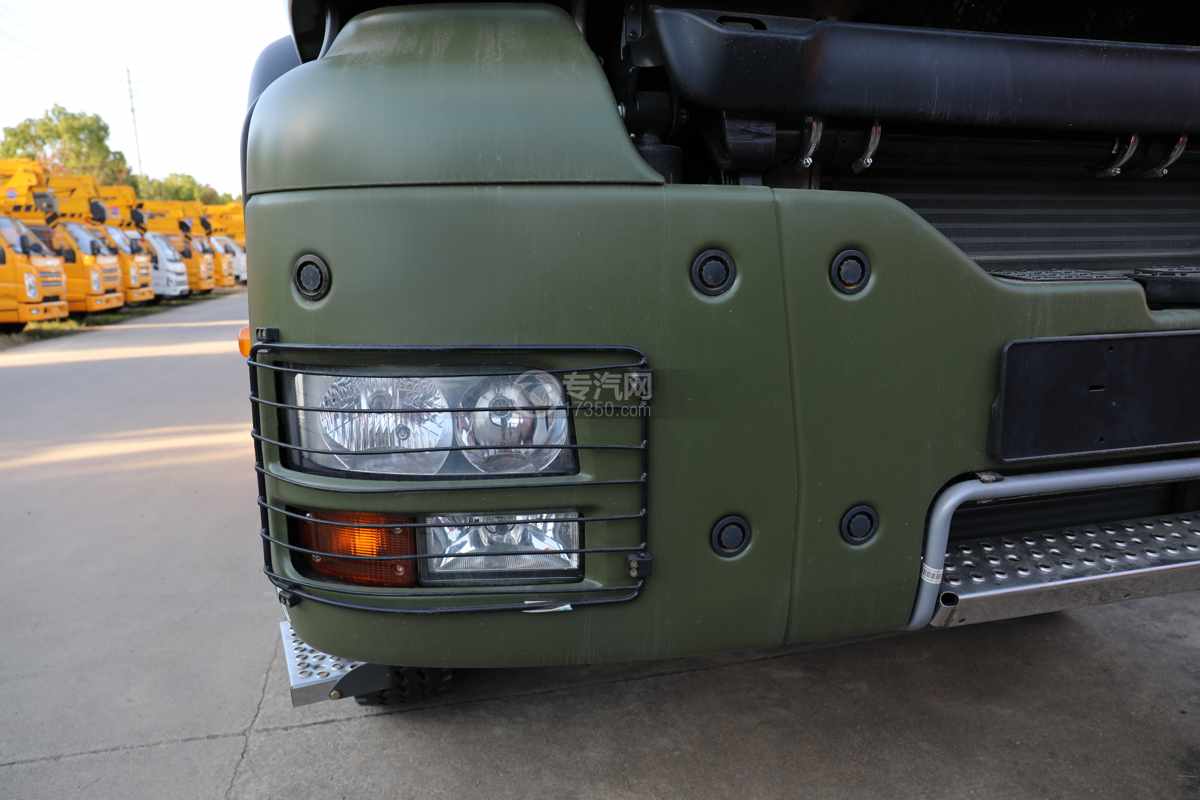 重汽豪沃TX六驱越野国六12.49方绿化喷洒车前大灯