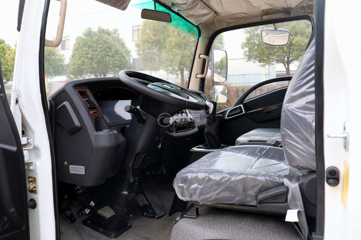 大运奥普力A5单排国六自装卸式垃圾车内部图