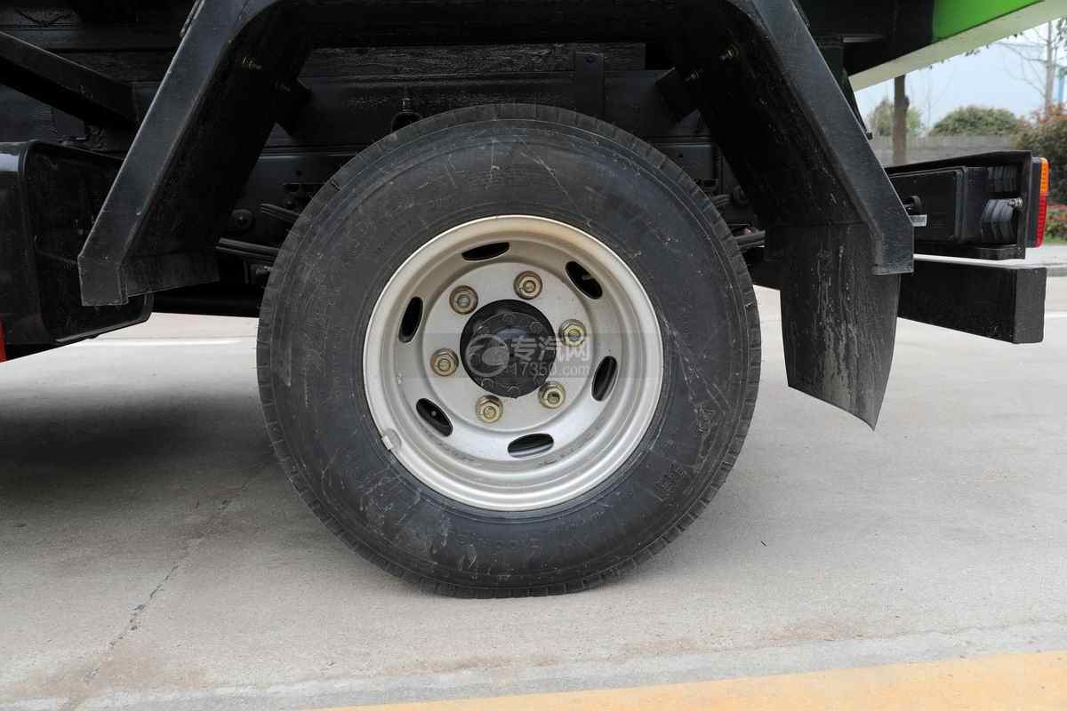 大运奥普力A5单排国六自装卸式垃圾车轮胎