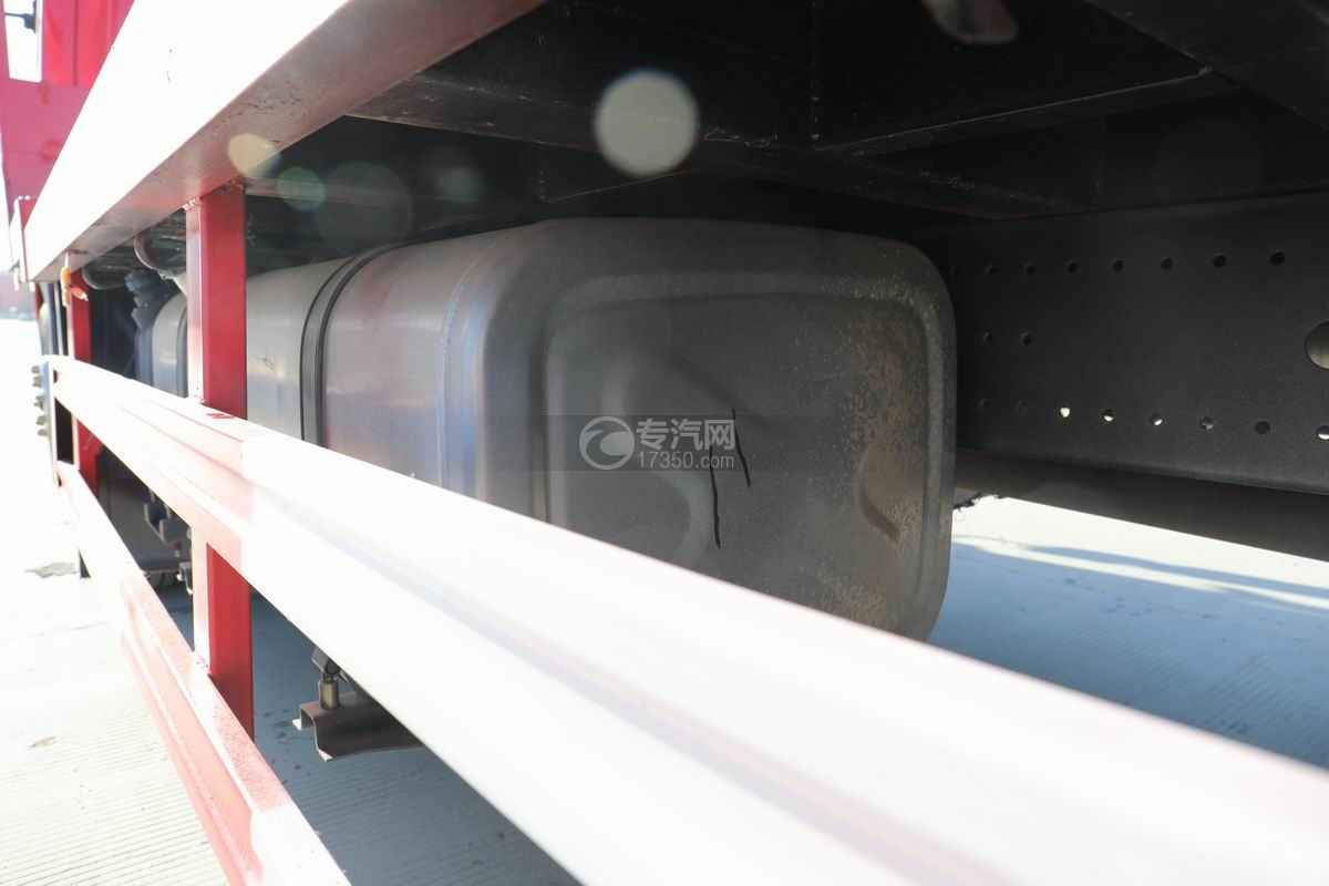 陕汽轩德X6小三轴国六平板运输车油箱