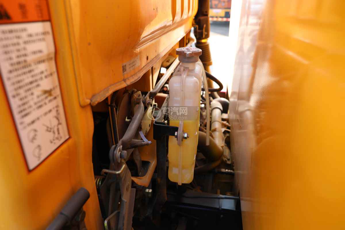 大运奥普力国六126马力6方粉碎物料运输车带升降梯防冻液