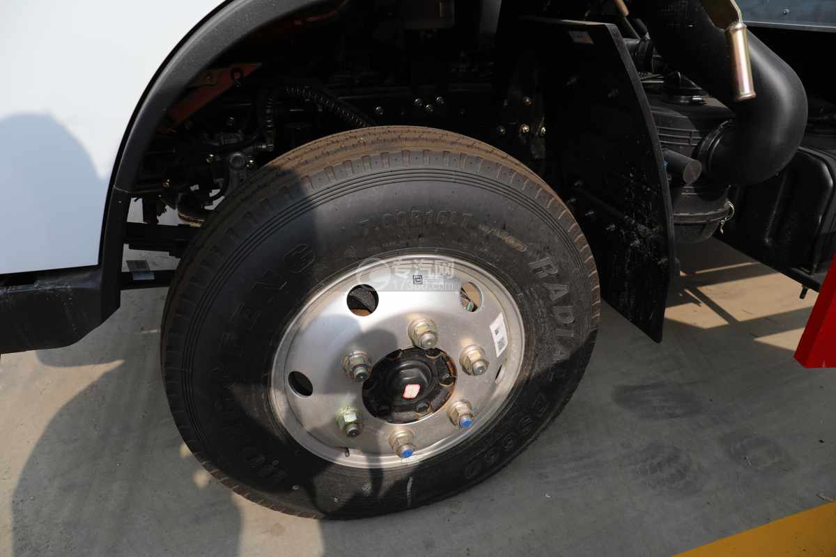 东风福瑞卡F6国六4.1米医疗废物运输车轮胎