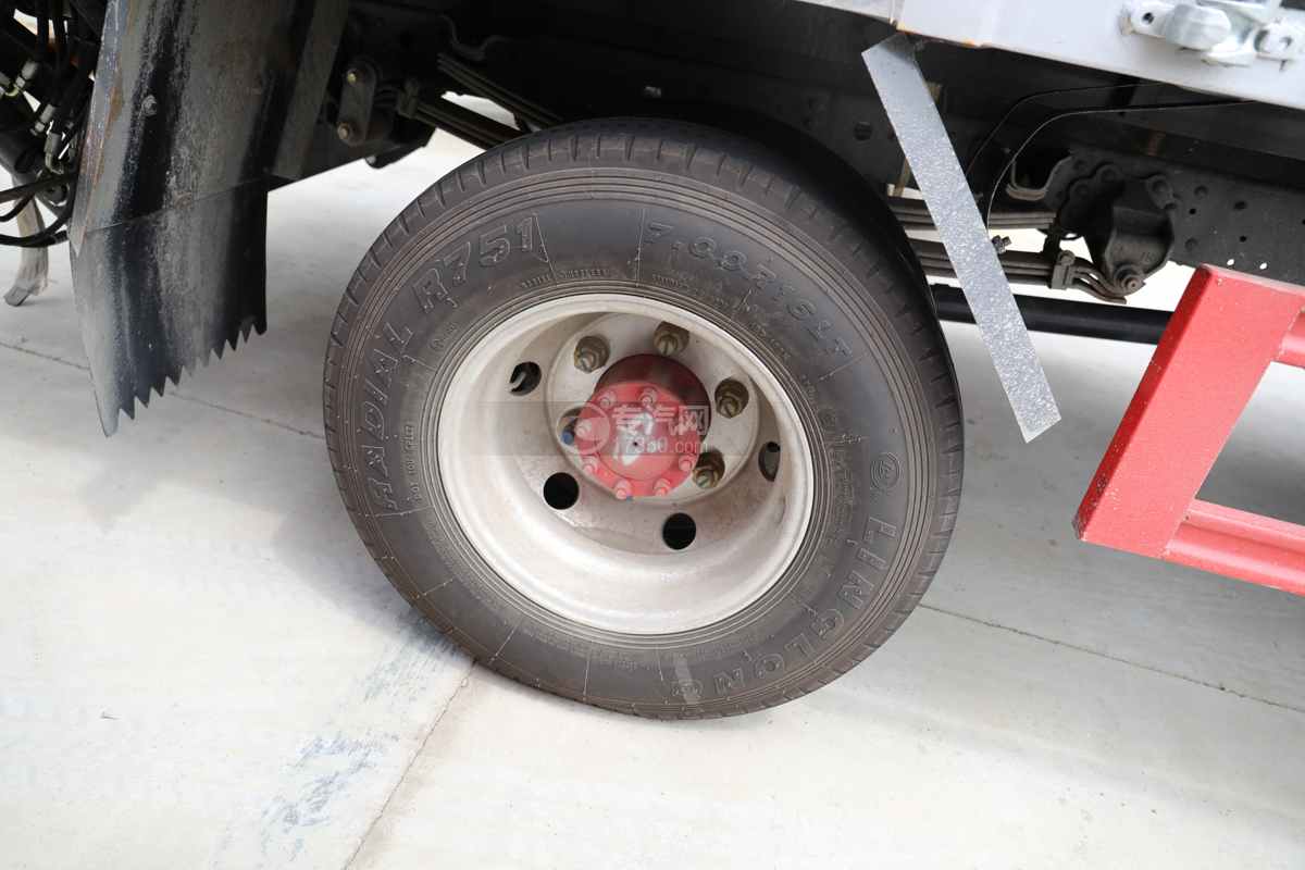 东风多利卡D6（悦能版）国六4.1米易燃气体厢式运输车轮胎