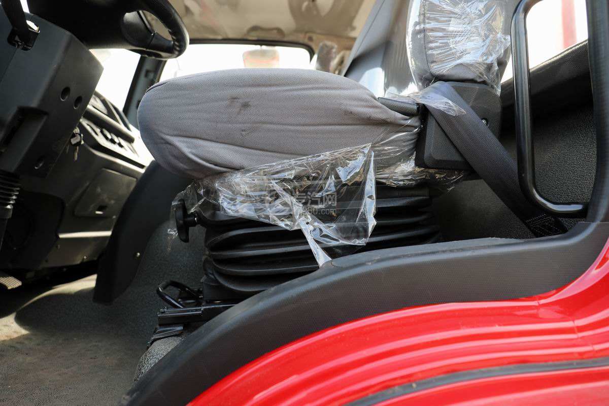 陕汽轩德X9单桥4.5米国六平板运输车气囊座椅